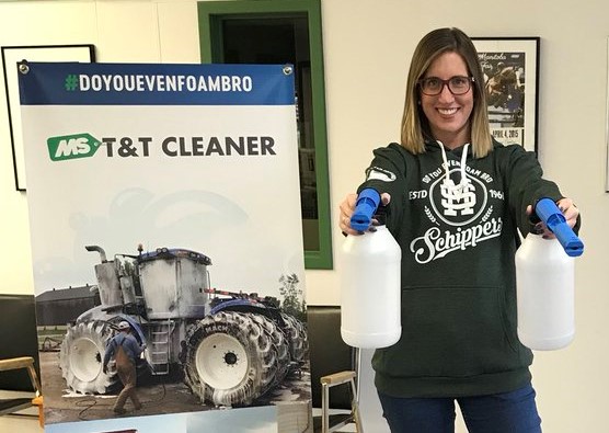 Buy two jugs of Schippers foam and get a free sweater!